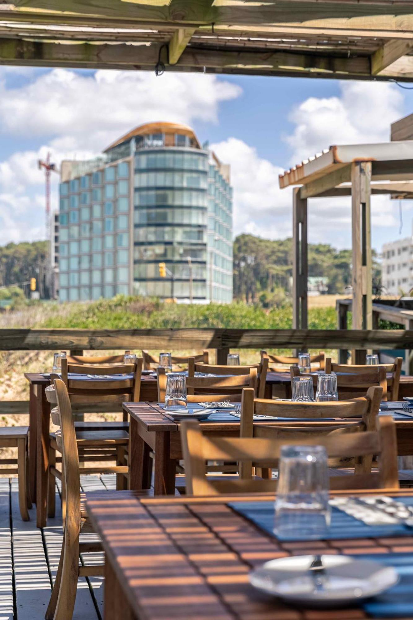 The Grand Hotel Punta del Este Exterior foto The Deck at Montauk