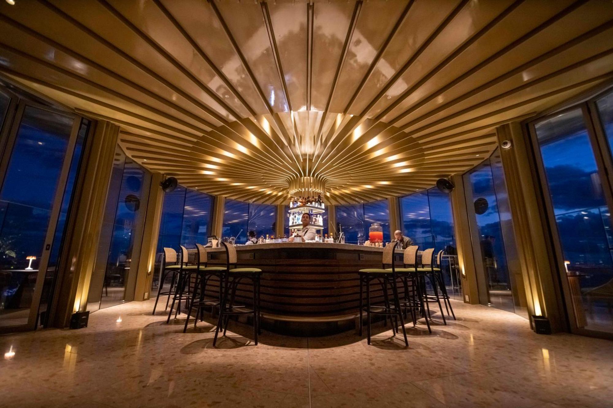 The Grand Hotel Punta del Este Exterior foto The bar at the 101 Skybar