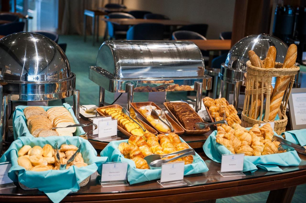 The Grand Hotel Punta del Este Exterior foto A bread station at a buffet