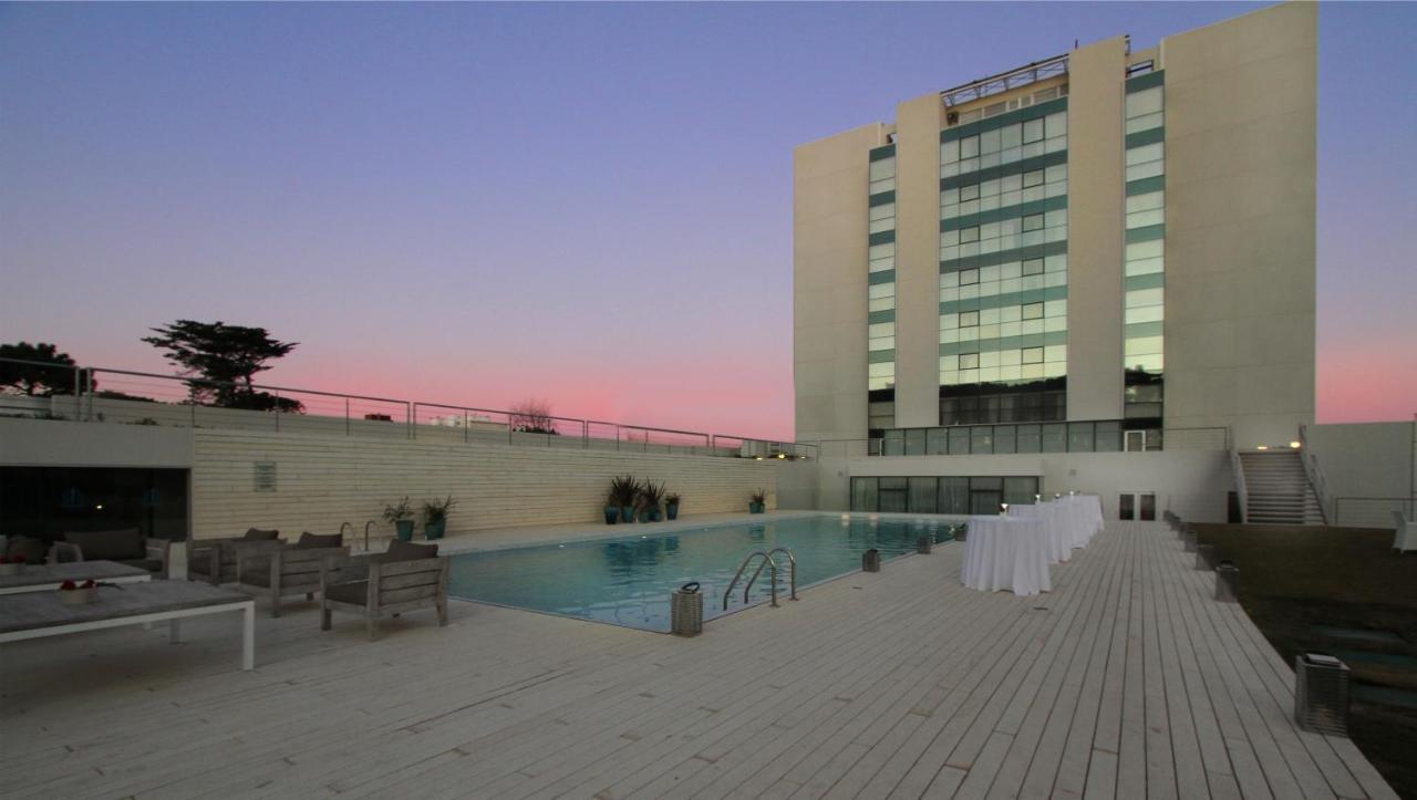 The Grand Hotel Punta del Este Exterior foto The hotel's swimming pool